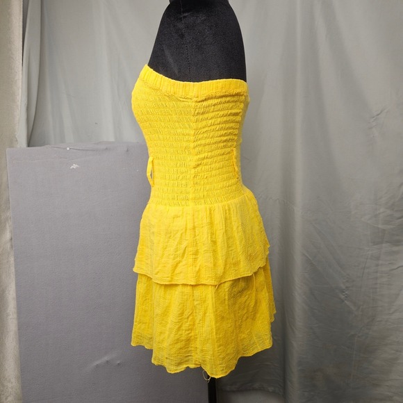 2b bebe Womens Yellow Smocked Eyelet Tiered Ruffle Strapless Tube Mini Dress XS - Picture 2 of 10